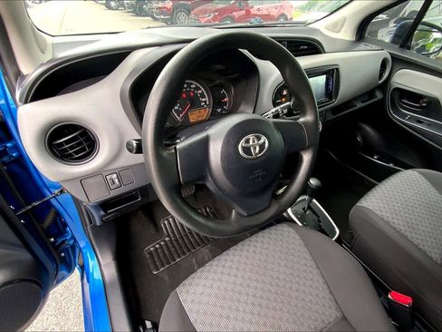 Used 2015 Toyota Yaris L image 6
