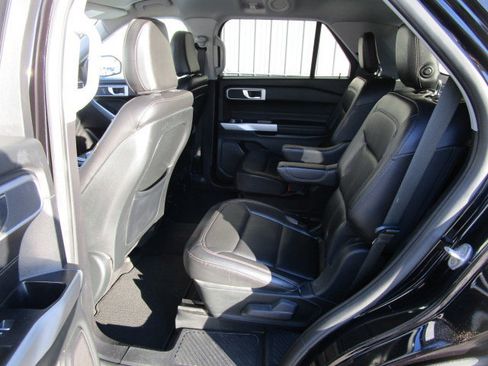 Used 2020 Ford Explorer XLT w/ Equipment Group 202A image 10
