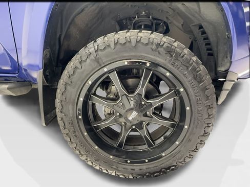 Used 2022 Toyota Tacoma TRD Sport w/ Technology Package RWD image 16