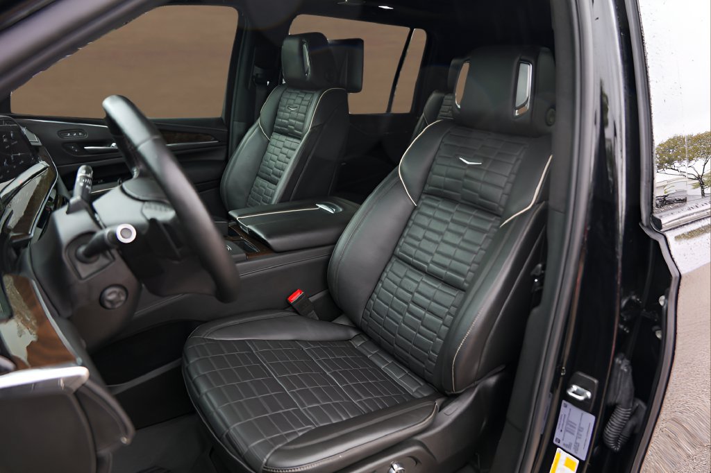 Used 2024 Cadillac Escalade ESV Sport Platinum w/ LPO, ONYX Package AWD/4WD image 7