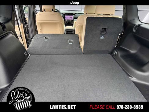 New 2025 Jeep Grand Cherokee Limited w/ Luxury Tech Group II image 17