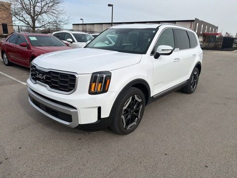 Used 2024 Kia Telluride S w/ S Sunroof Package image 3