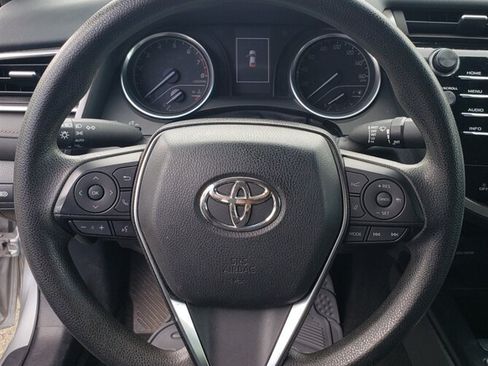 Used 2018 Toyota Camry LE FWD image 7