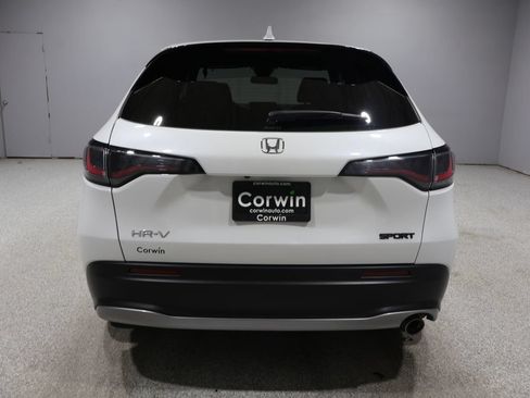 Used 2023 Honda HR-V Sport image 3