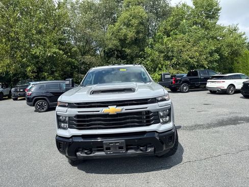 Used 2025 Chevrolet Silverado 2500 Custom w/ Custom Value Package AWD/4WD image 2
