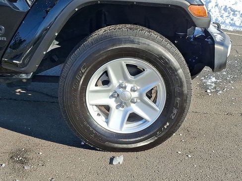 Used 2022 Jeep Gladiator Sport image 11