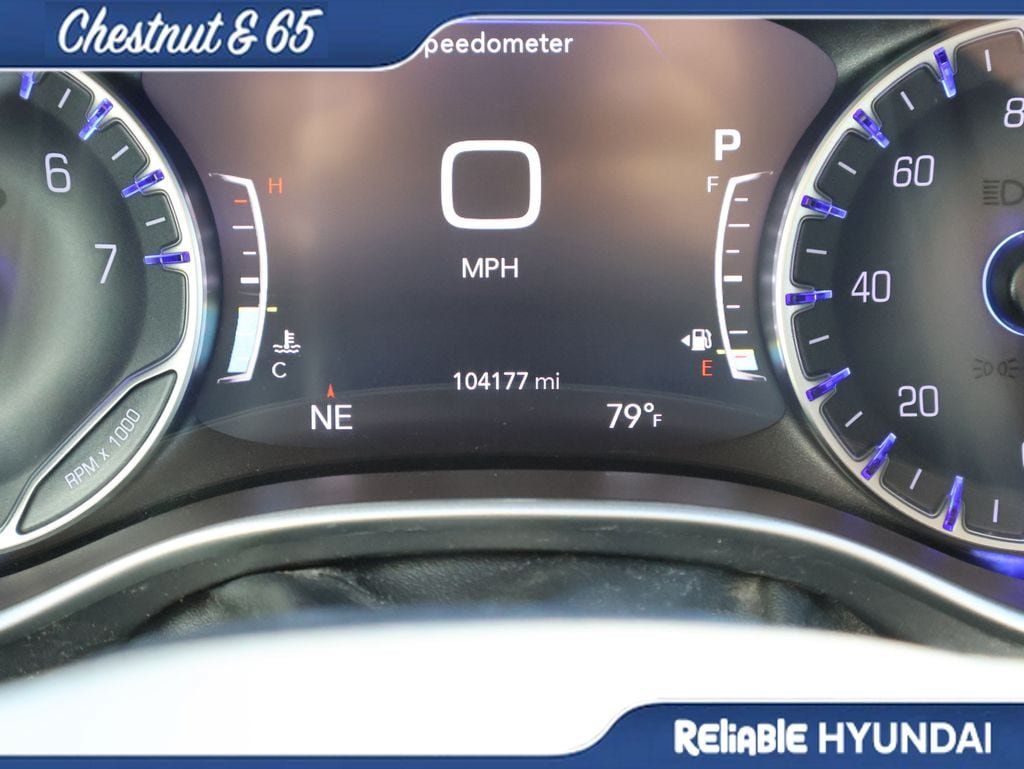 Used 2023 Chrysler Pacifica Touring-L AWD/4WD image 29