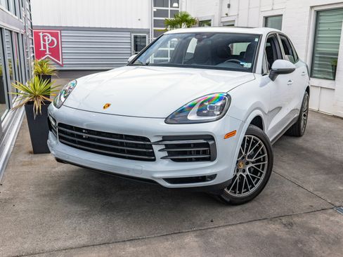 Used 2022 Porsche Cayenne S Platinum image 3