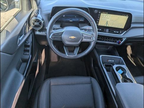 Used 2025 Chevrolet Equinox LT w/ Convenience Package II image 11