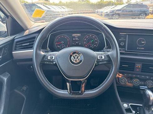 Used 2021 Volkswagen Jetta SE FWD image 18