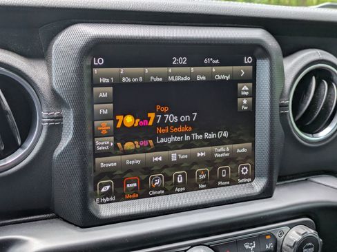 Used 2022 Jeep Wrangler Unlimited Sahara w/ Cold Weather Group AWD/4WD image 16