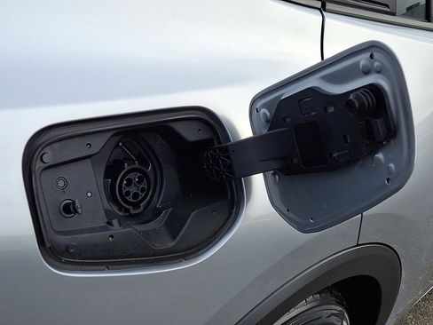 Used 2024 Toyota Prius Prime SE image 29