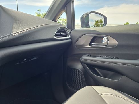 Used 2026 Chrysler Pacifica Select AWD/4WD image 55