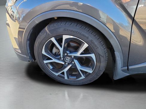 Used 2019 Toyota C-HR Limited image 30