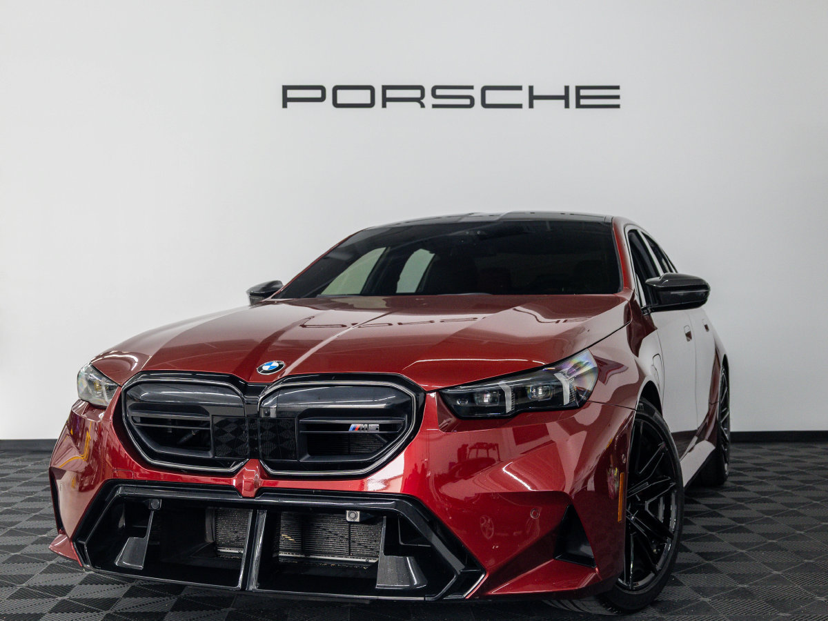 Used 2025 BMW M5 w/ Carbon Package AWD/4WD image 1