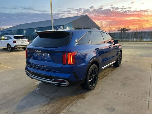 Certified 2022 Kia Sorento SX image 3