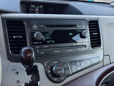 Used 2013 Toyota Sienna XLE FWD image 16