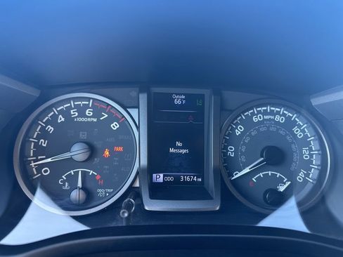 Used 2020 Toyota Tacoma TRD Off-Road w/ TRD Premium Off Road Package AWD/4WD image 23