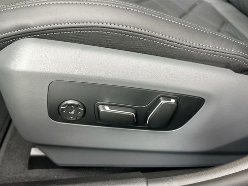 New 2026 BMW 550e xDrive w/ Executive Package image 19