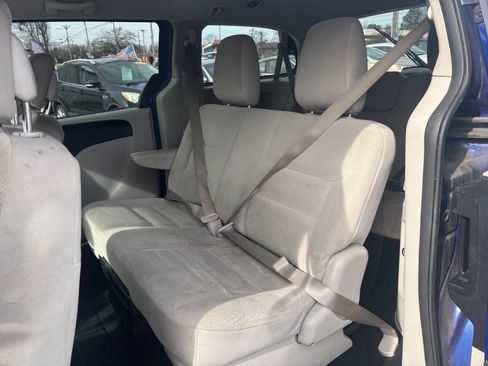 Used 2018 Dodge Grand Caravan SE w/ UConnect Hands-Free Group image 16