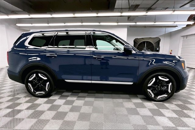 Used 2025 Kia Telluride S AWD/4WD image 14