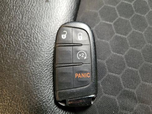 Used 2018 Jeep Compass Latitude w/ Popular Equipment Group FWD image 32