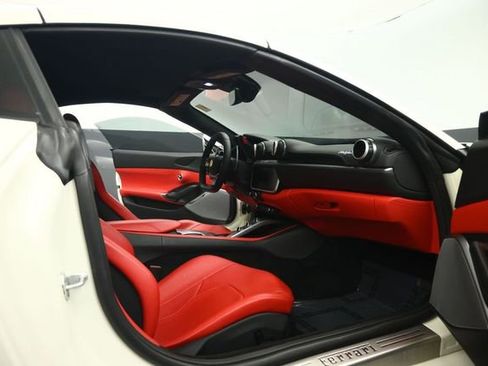 Used 2020 Ferrari Portofino RWD image 55