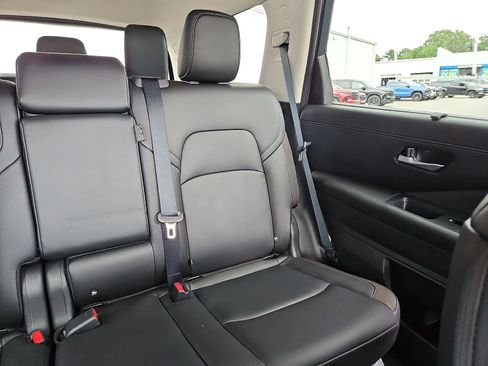 Used 2025 Nissan Pathfinder SL AWD/4WD image 15