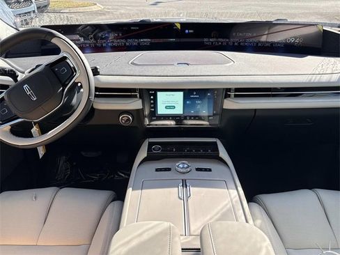 New 2025 Lincoln Navigator Reserve image 16