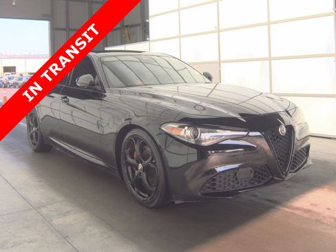 Used 2020 Alfa Romeo Giulia w/ Nero Edizione RWD image 5