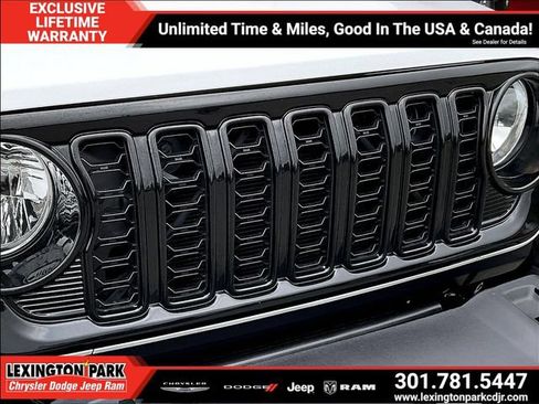 Used 2025 Jeep Wrangler Unlimited Sport AWD/4WD image 32