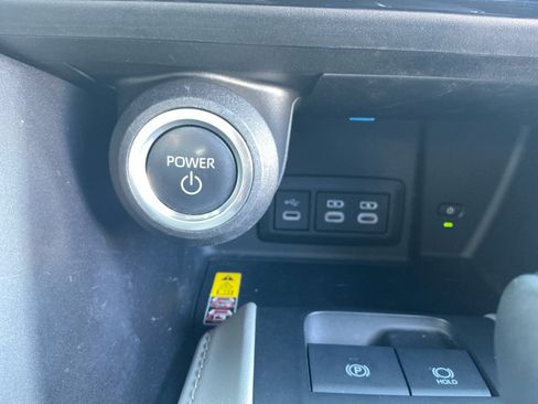 Certified 2024 Toyota Venza LE AWD/4WD image 29