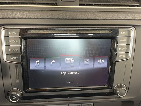 Used 2017 Volkswagen Jetta SE FWD image 19