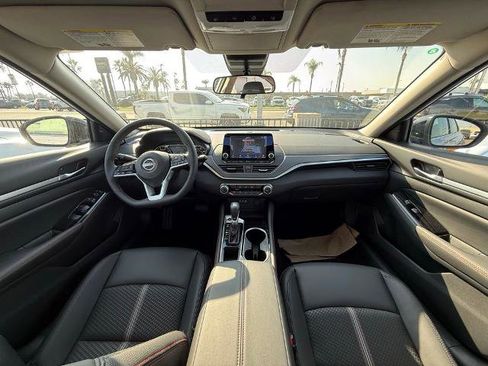New 2025 Nissan Altima 2.5 SR image 14