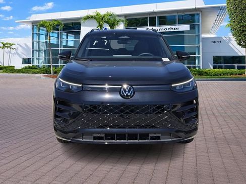 New 2026 Volkswagen Tiguan SE R-Line FWD image 2