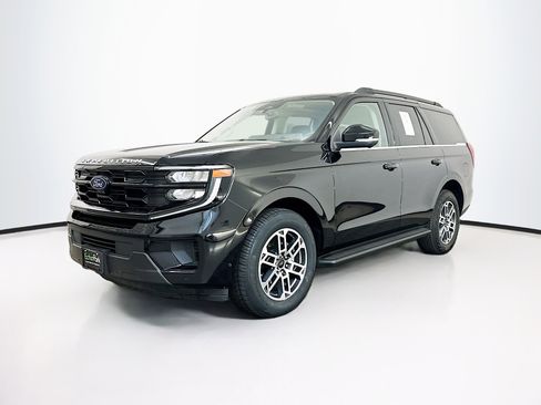 Used 2025 Ford Expedition Active image 3