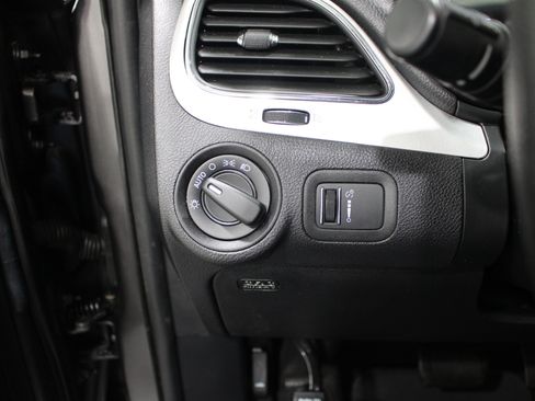 Used 2018 Dodge Journey SE w/ Blacktop Package FWD image 8