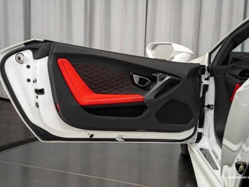 Used 2019 Lamborghini Huracan LP 580-2 RWD image 23
