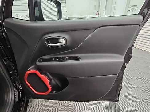 Used 2023 Jeep Renegade Trailhawk w/ Trailhawk Elite Group image 39