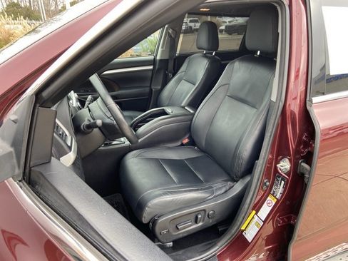 Used 2014 Toyota Highlander XLE image 17