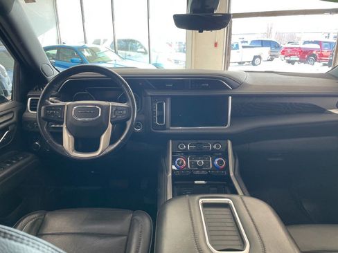 Used 2021 GMC Yukon Denali w/ Denali Premium Package image 24