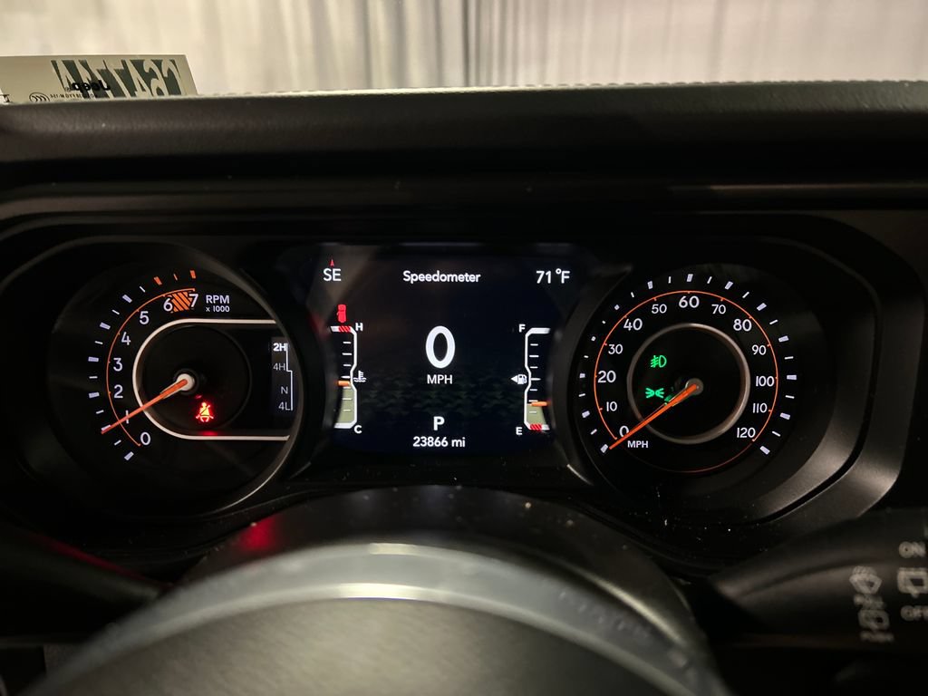 Used 2025 Jeep Wrangler Unlimited Sahara AWD/4WD image 16