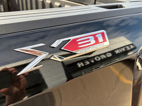 Used 2025 GMC Sierra 1500 SLT w/ SLT Premium Plus Package AWD/4WD image 29