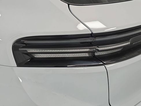 Certified 2025 Porsche Macan Electric RWD image 29