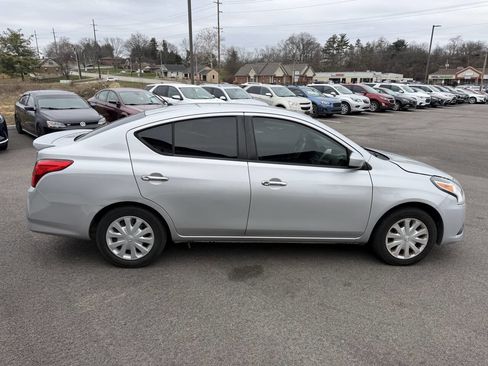 Used 2019 Nissan Versa SV image 6