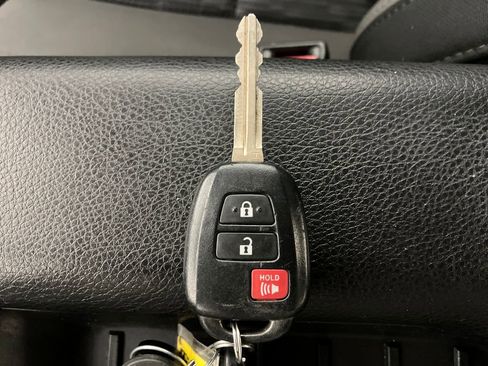 Used 2018 Toyota Tundra SR5 image 31