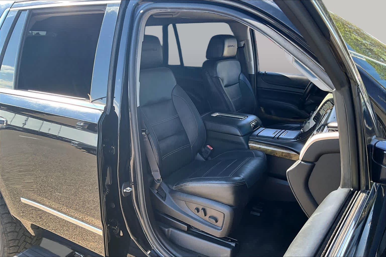 Used 2016 GMC Yukon Denali w/ Open Road Package AWD/4WD image 9