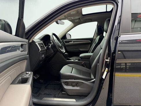 Used 2023 Volkswagen Atlas SEL R-Line AWD/4WD image 16