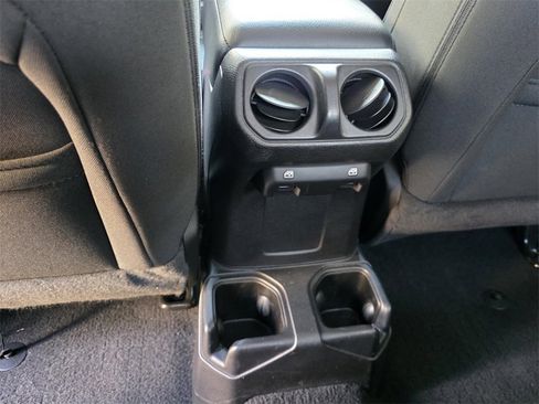 Used 2021 Jeep Gladiator Sport image 12