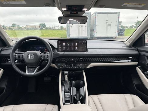 Used 2025 Honda Accord Touring image 18